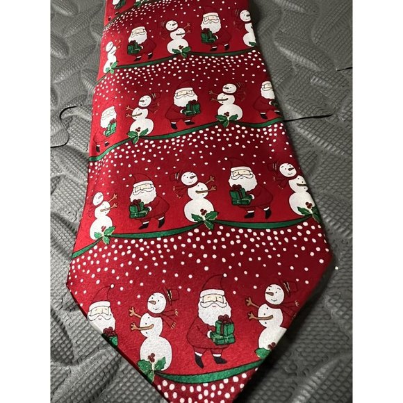 Hallmark Holiday Traditions 100% silk Neck‎ Tie Christmas Snowman Red Santa - Picture 1 of 6